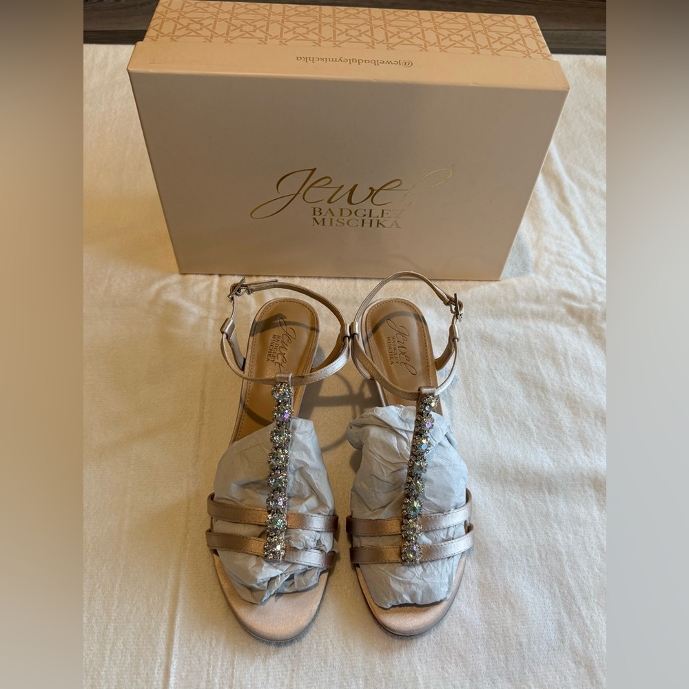 Jewel by Badgley Mischka Wedge Heels